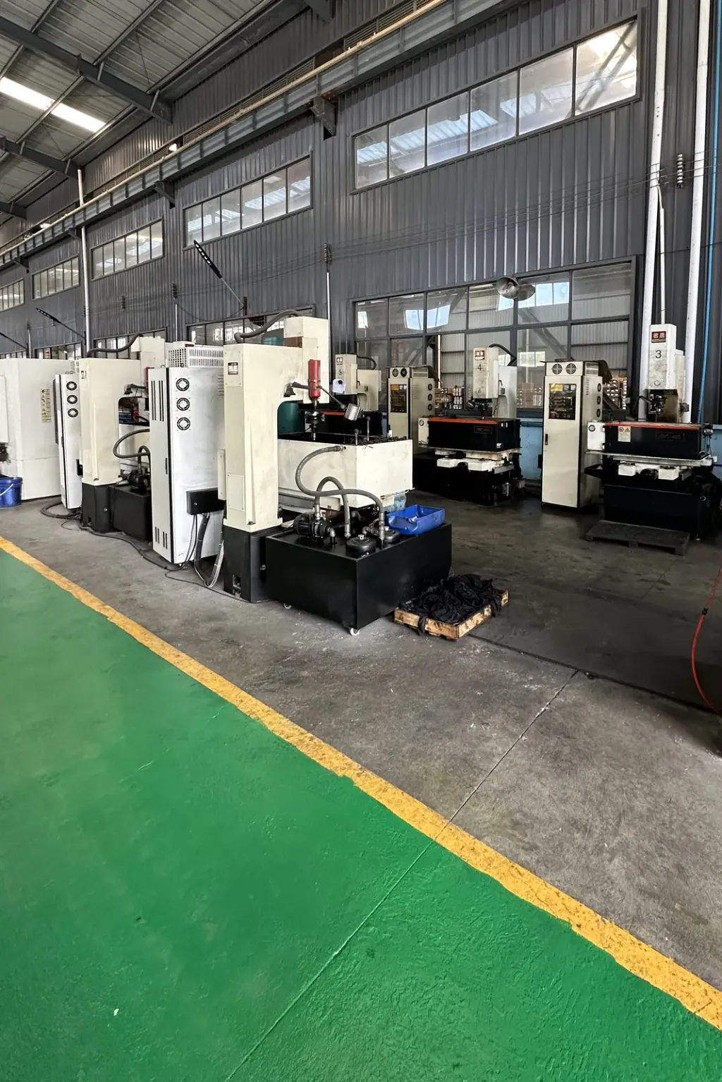 Equipos de electroerosión para fabricar matrices de extrusión a medida