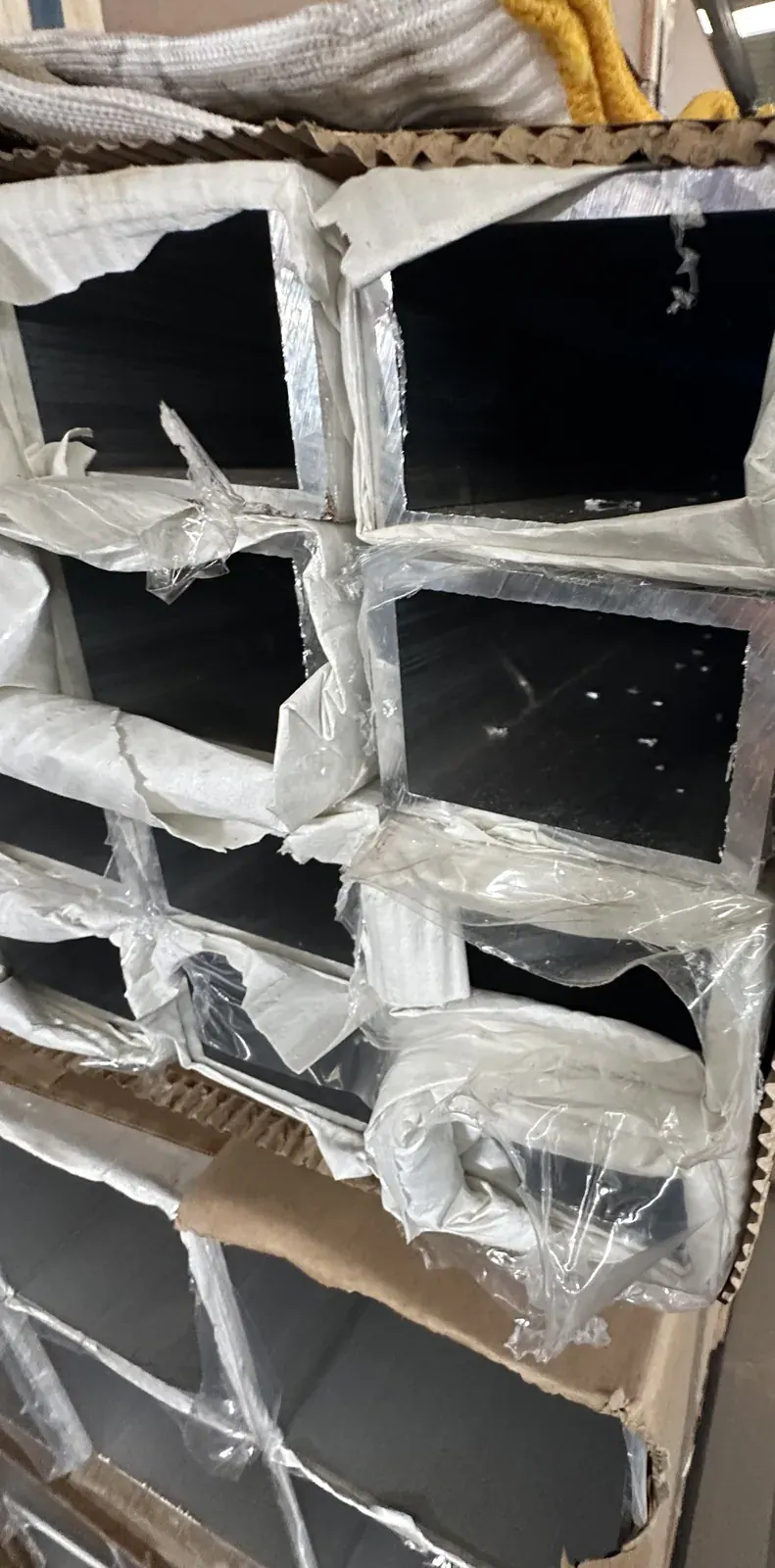 Tubos de aluminio embalados por perfil para despacho